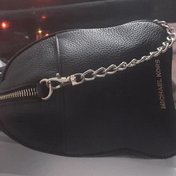 - Micheal kors purse - Picture 3 of 8